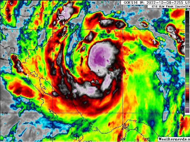 Julia se convierte en huracán de categoría 1