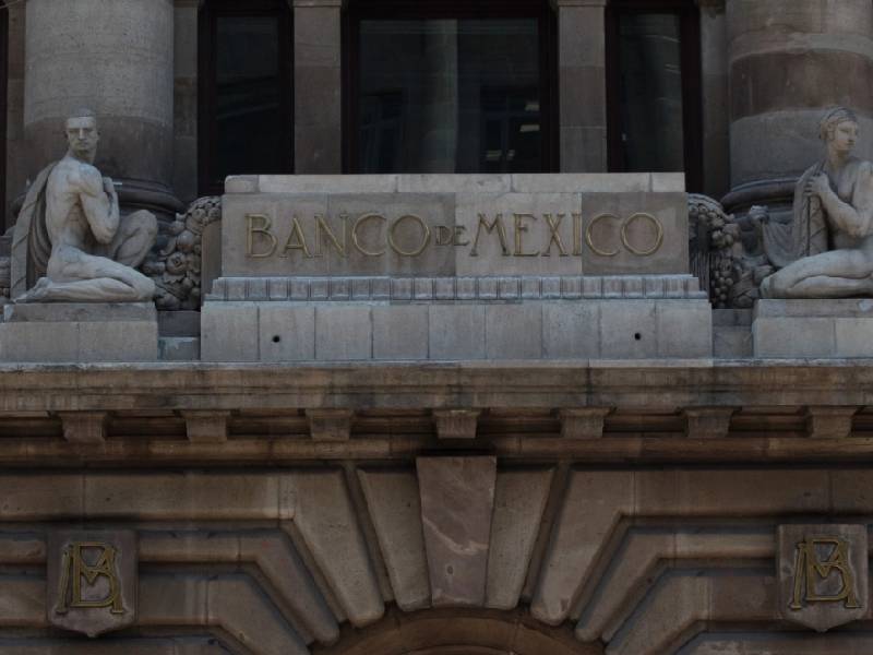 Banxico perfila prolongar alzas en tasa de interés