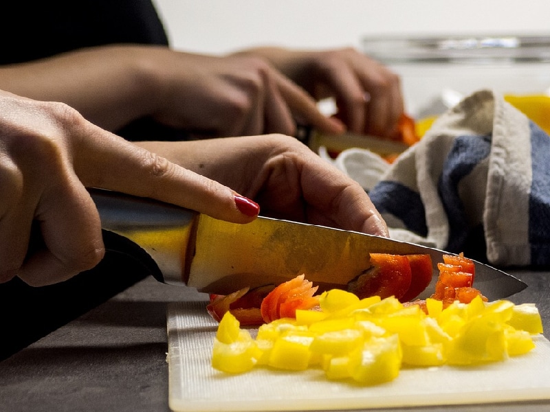 Entre las desventajas de estudiar Gastronomía encontramos que la Licenciatura en esta área suele ser costosa