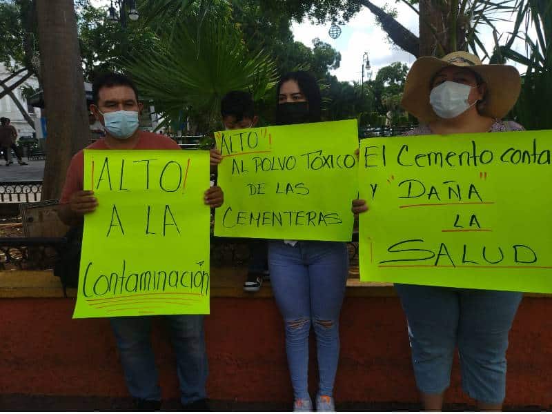 Vecinos protestan por daño de cementeras a la salud