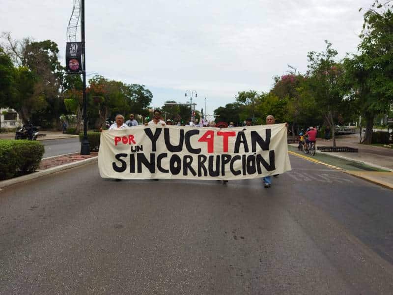 Varias personas salieron a marchar en Yucatán por la "Marcha del Pueblo"