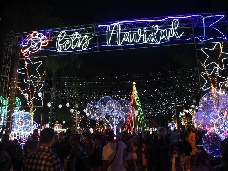 Miles de luces iluminan la ciudad