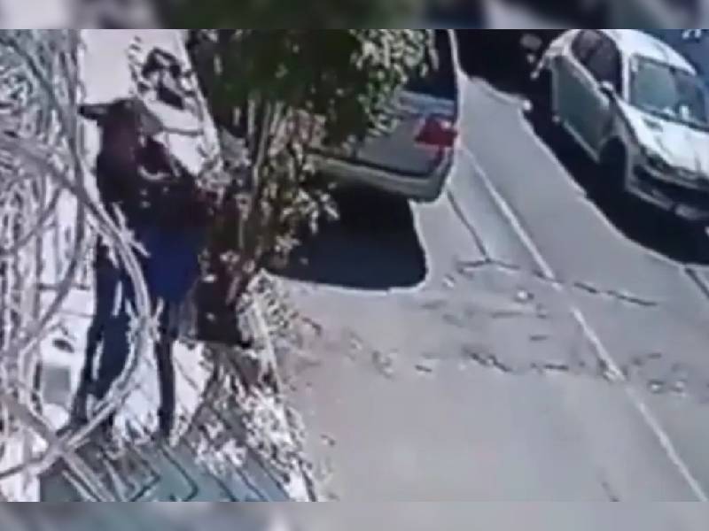 Video. ¡A bolsazos! Mujer intenta asaltar a otra en la GAM