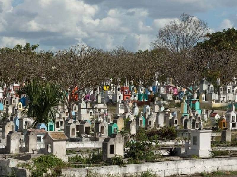 Ayuntamiento analiza construcción de nuevo cementerio