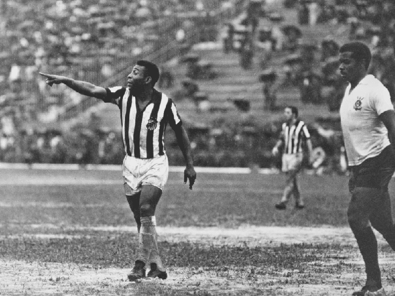 El partido que terminó en caos por la expulsión de Pelé