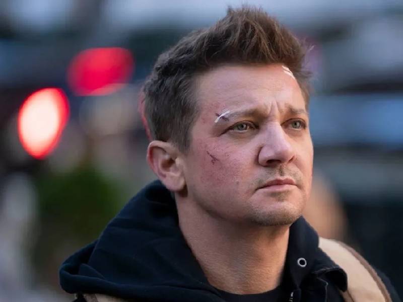 Jeremy Renner fue dado de alta tras sufrir grave accidente con un quitanieve