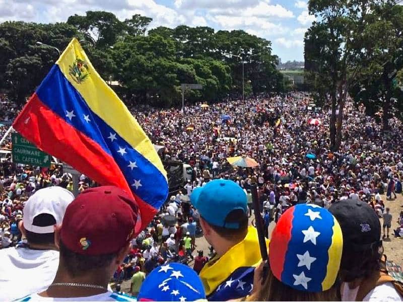 Venezuela emite alerta roja para arrestar opositores