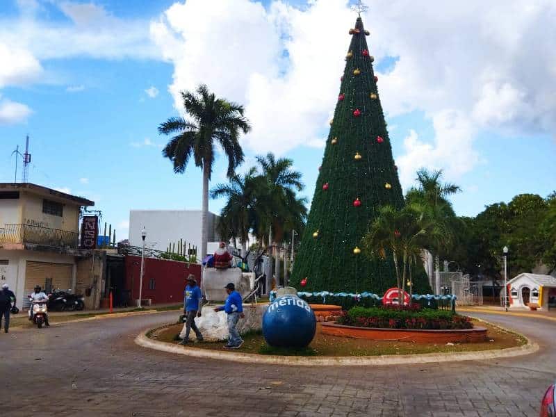 Empezará retiro de adornos navideños.