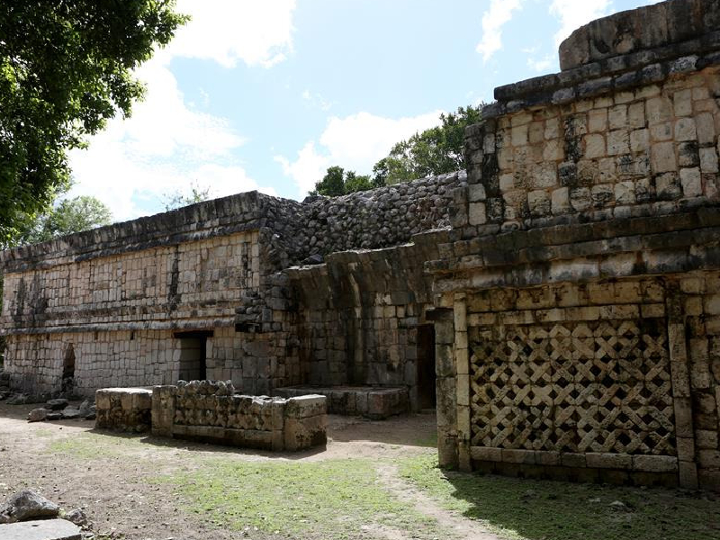 Descubren tumba maya en Chichén Viejo