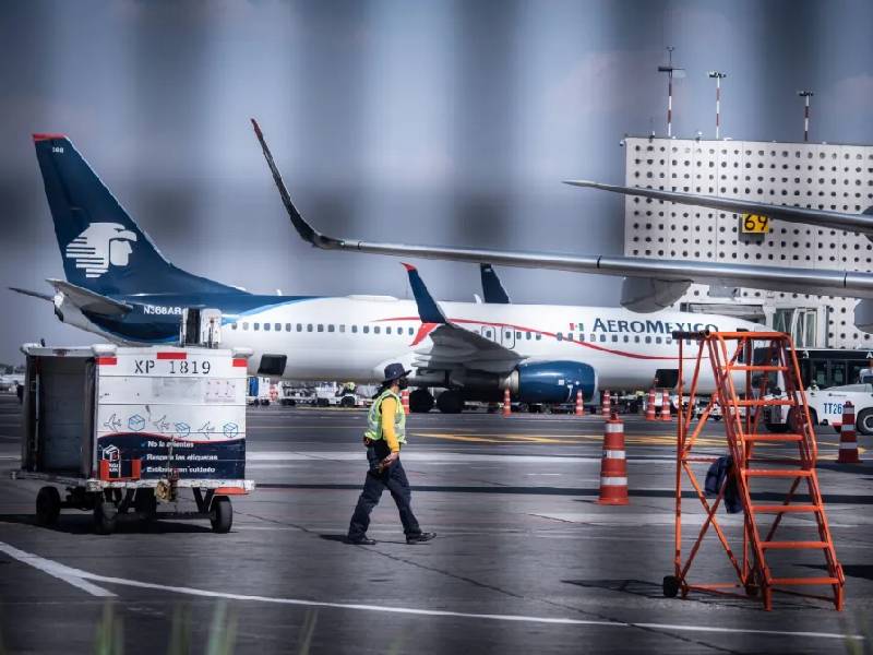 Propone Morena que aerolíneas ofrezcan alimentos sin costo