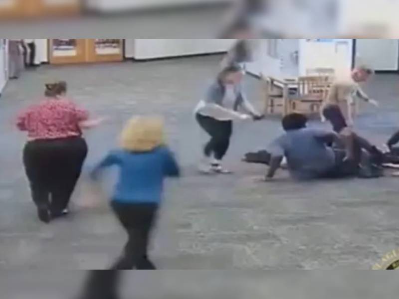 Alumno golpea a maestra por quitarle su Nintendo Switch