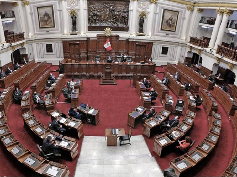 Congreso de Perú alarga debate para adelantar elección
