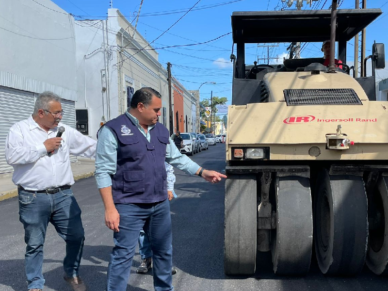 Rehabilitan calles por lluvias