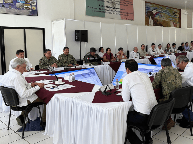 AMLO se reunió con constructores en Mérida para evaluar avances del Tren Maya