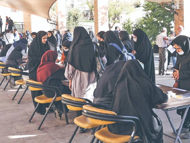 Detienen a 100 por envenenamientos de niñas en Irán