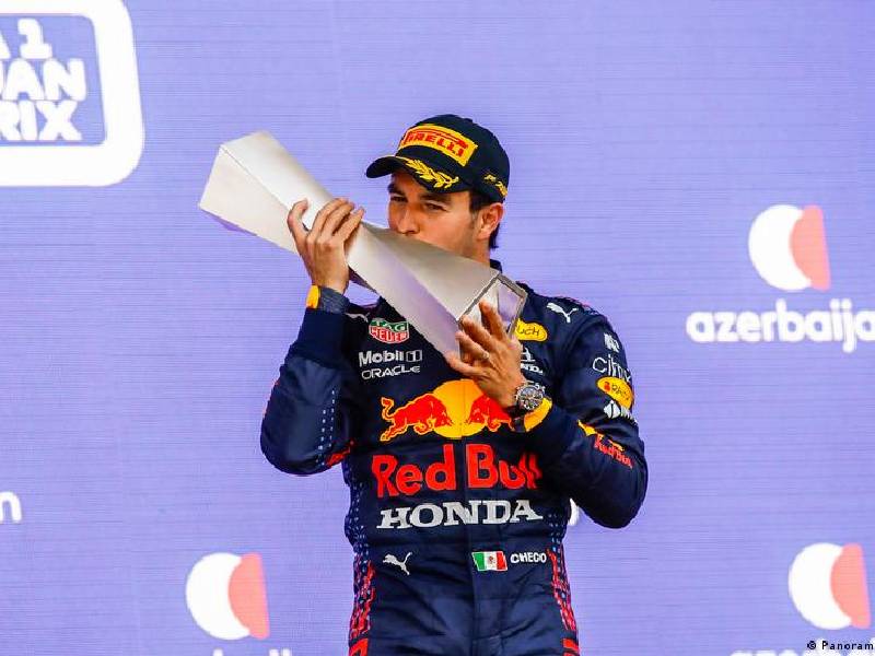 ¡Bravo! Checo Pérez gana la esprint de la F1 en Azerbaiyán