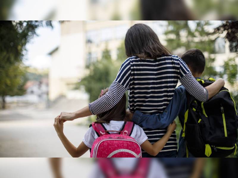 Tres apoyos económicos para madres solteras