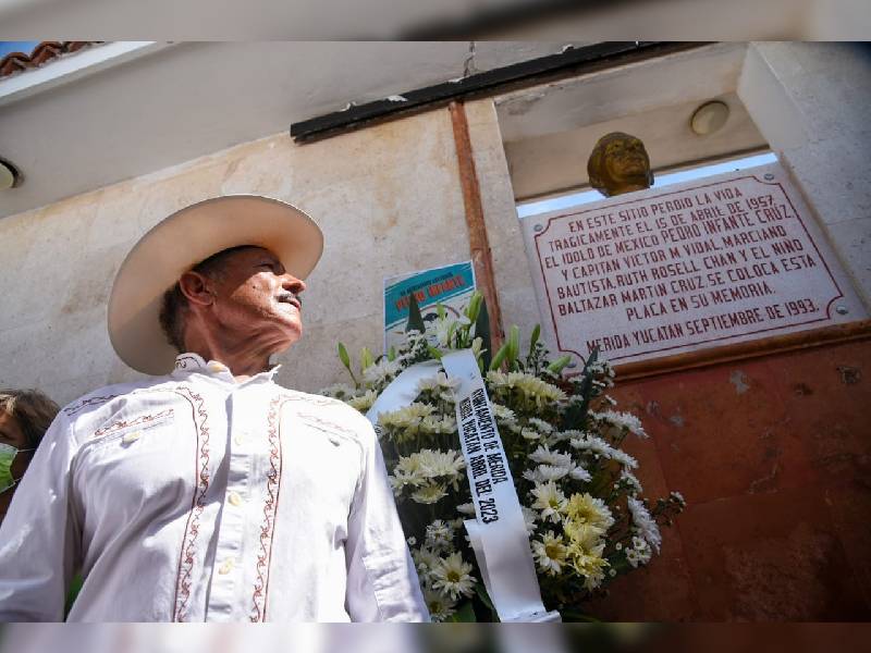 Cientos recuerdan a Pedro Infante en Mérida