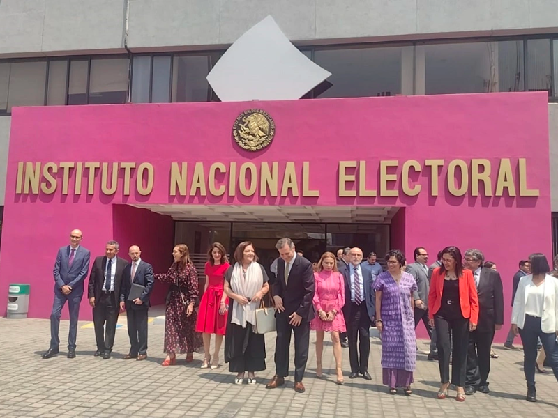 Toman protesta nuevos consejeros del INE