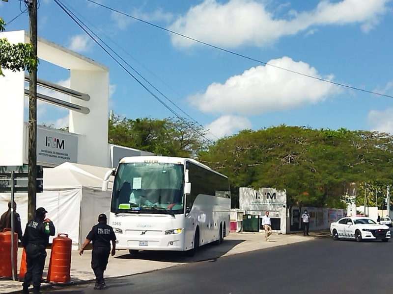 Trasladan a migrantes indios de Mérida a Tabasco