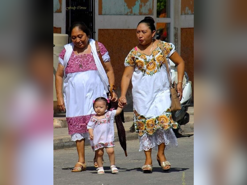 Día de la Madre, primer movimiento antifeminista