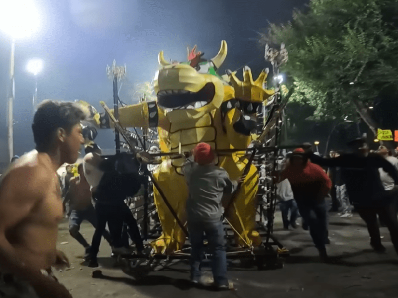 Iztapalapa Queman torito con forma de Bowser de Mario Bros