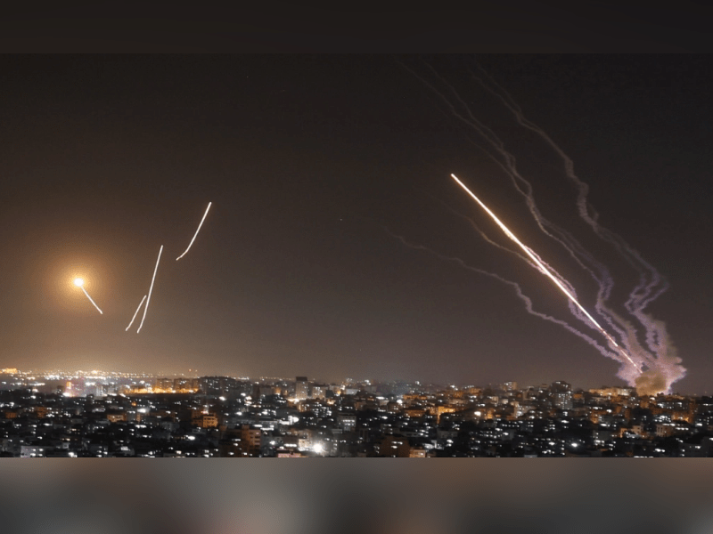 Lanzan cientos de cohetes desde Franja de Gaza hacia Israel