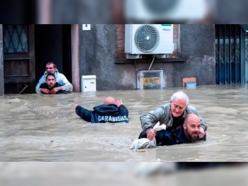 Decenas de desaparecidos y trece muertos en las inundaciones en Italia 