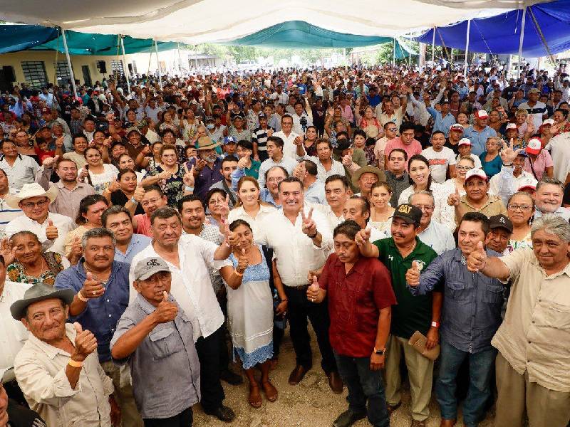 Renán Barrera se reúne con dos mil parcelarios y líderes henequeneros