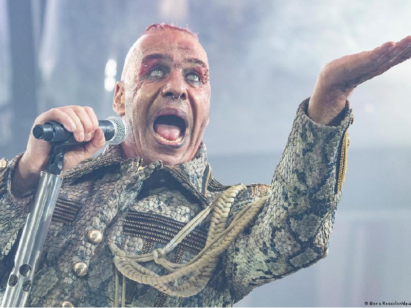 Vocalista de Rammstein, Till Lindemann rechaza acusaciones de abuso