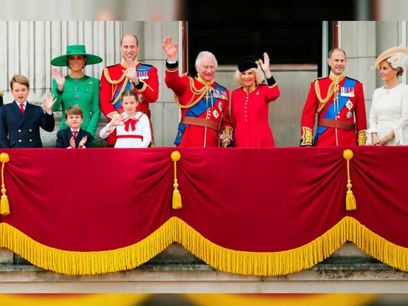 Carlos III celebra su primer desfile de aniversario como rey