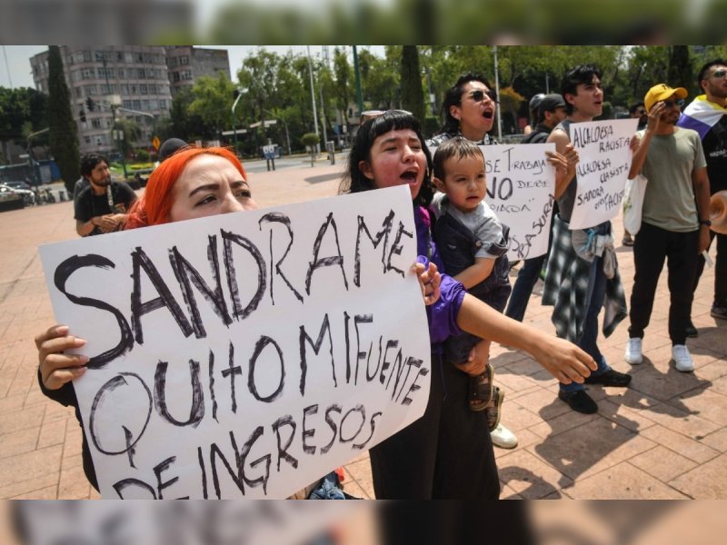 Activistas protestan contra Sandra Cuevas y su ‘limpieza social’