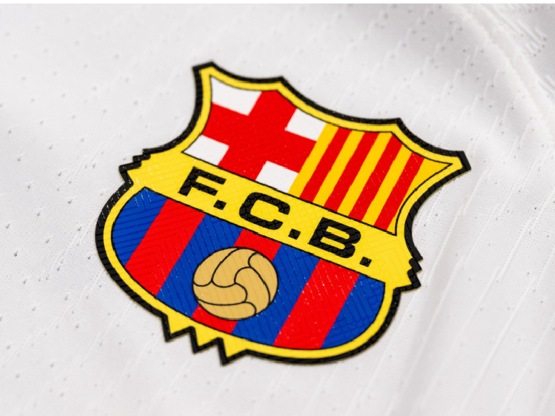Barcelona con nuevo y rompedor uniforme
