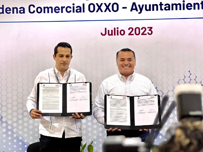 Renán Barrera firmó convenio con Oxxo 