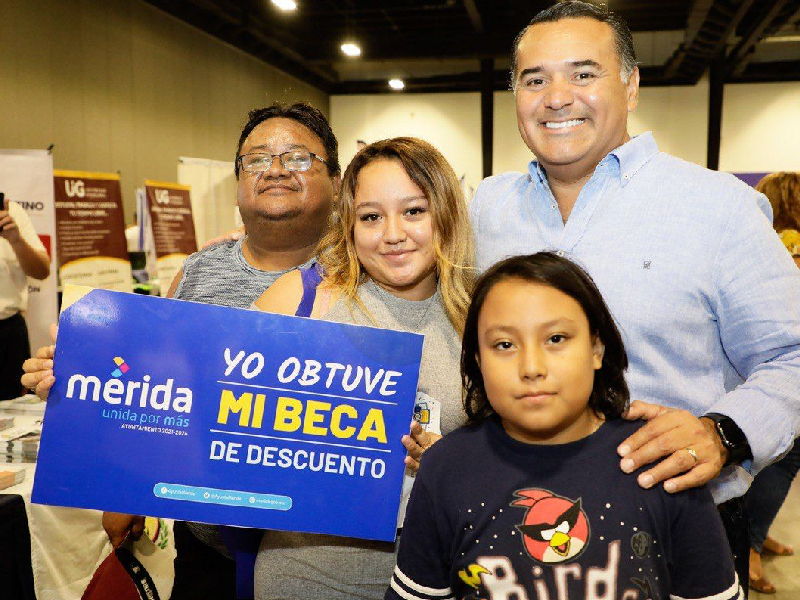 Renán Barrera impulsa la educación de las y los estudiantes de nivel medio y medio superior