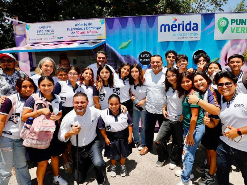 Renán Barrera trabaja con las y los universitarios en el combate del cambio climático