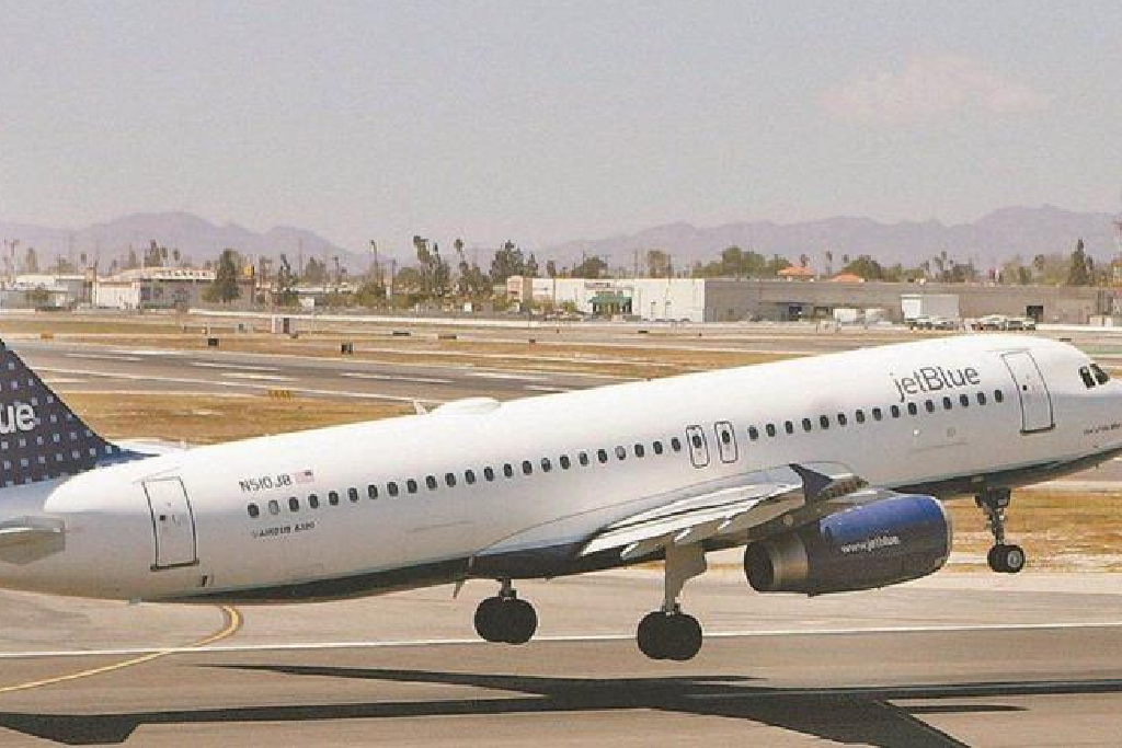 Avión de Ecuador a Florida sufre fuerte turbulencia; 8 hospitalizados