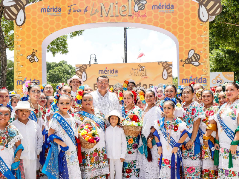 Renán Barrera abre nuevos mercados para los productores de miel