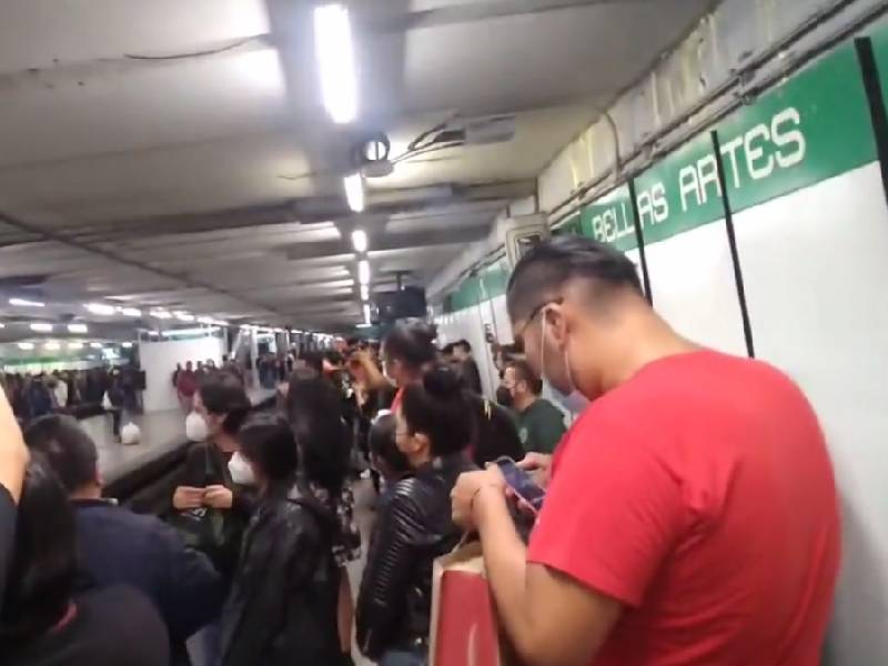 Se lanzan dos personas al Metro en Línea 3 y Línea B