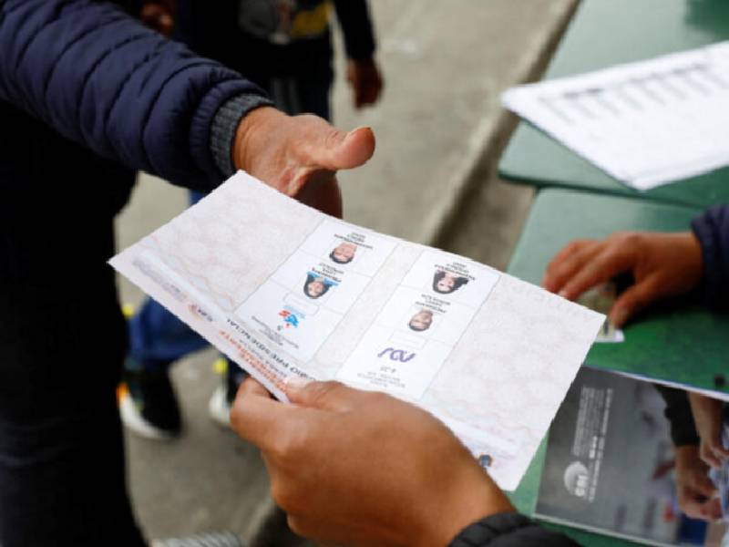 La policía de Ecuador investiga presunta vulneración de votos en elecciones