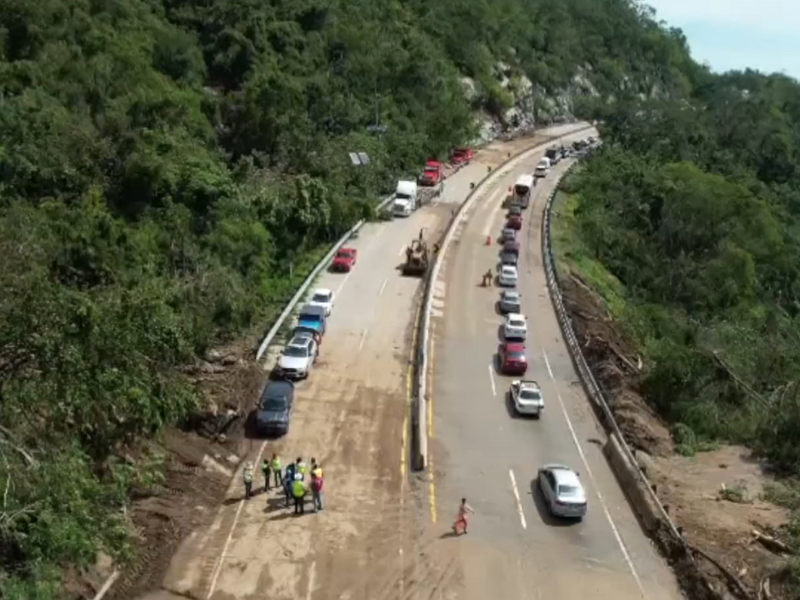 Liberan cuatro carriles de Autopista del Sol; (1)