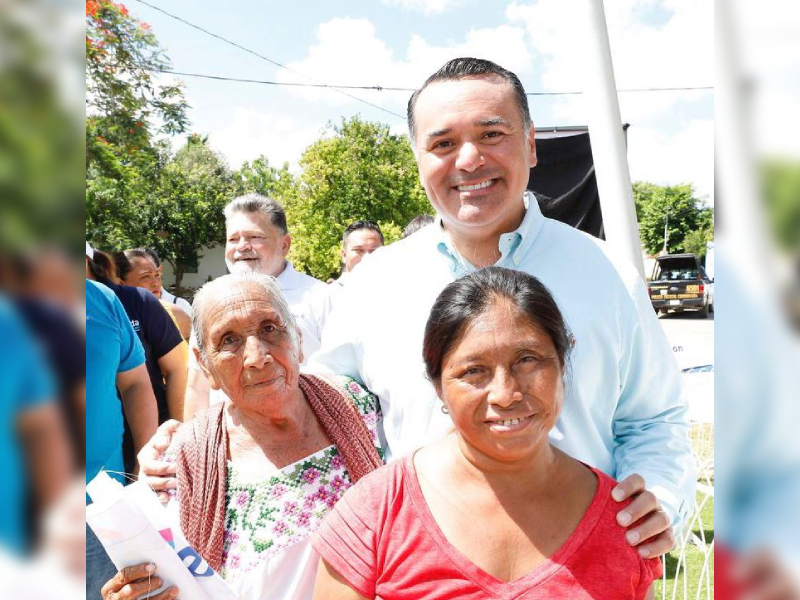 Renán Barrera apoya el cuidado de la salud de las mujeres del Municipio