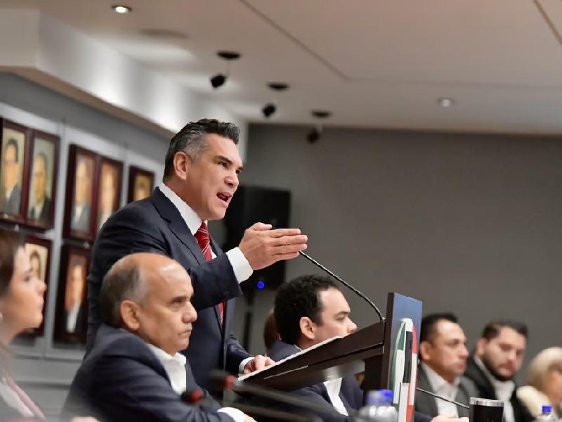 Pese a renuncia previa PRI expulsa a senadores