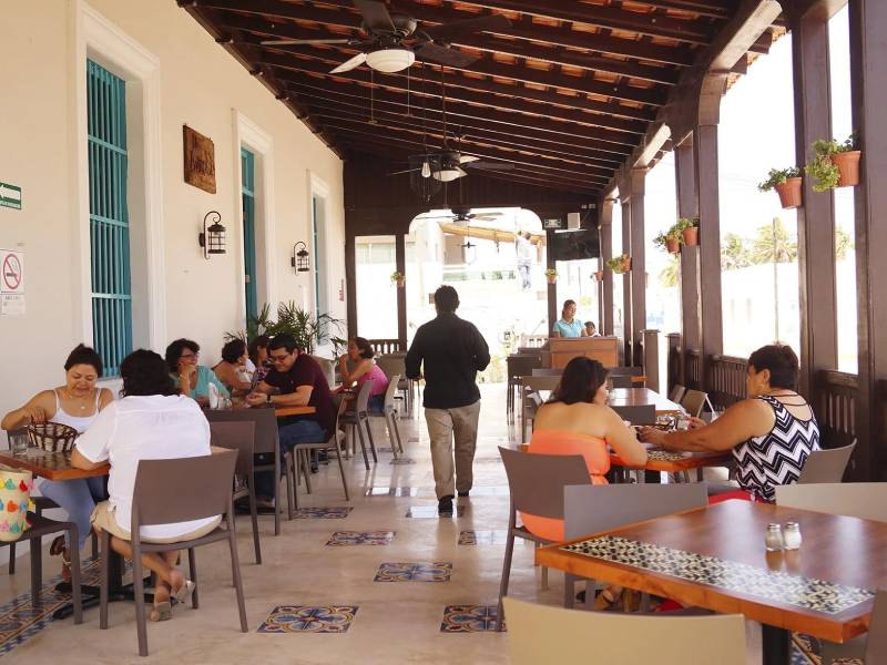 Continúa la falta de personal en restaurantes de Yucatán