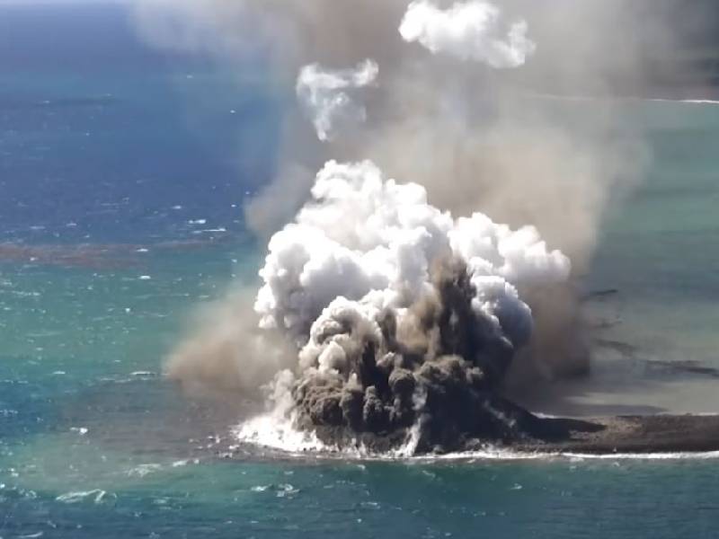 Nace una nueva isla por erupción volcánica submarina en Japón