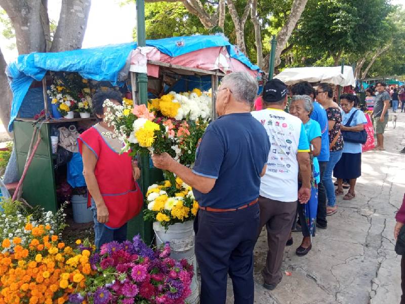 Venta de flores 'levantó' en Hanal Pixán, pero no lo suficiente: Floristas