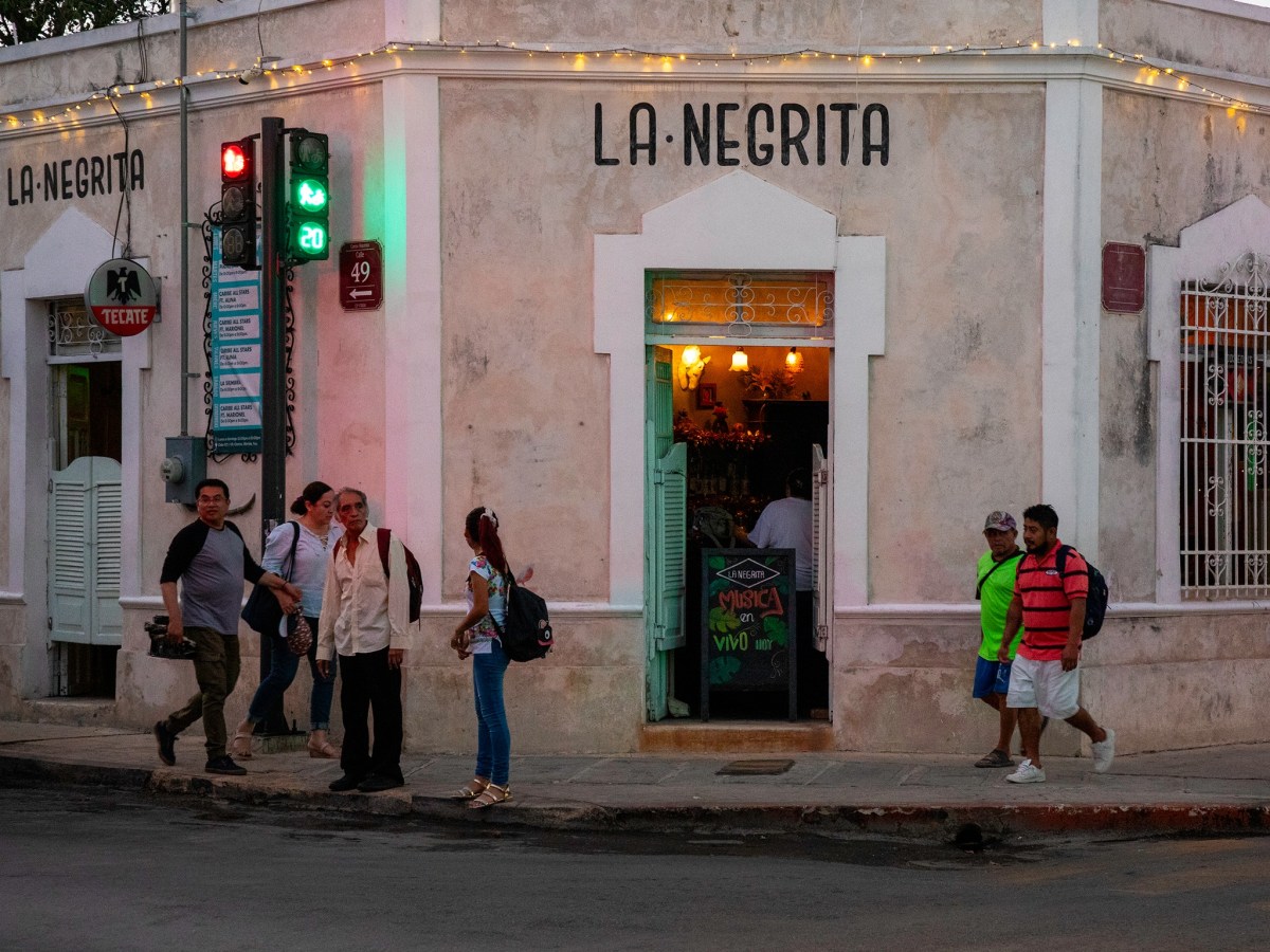 Descubre las cantinas más emblemáticas de Mérida, una tradición llena de historia, sabor y cultura en el corazón de Yucatán.