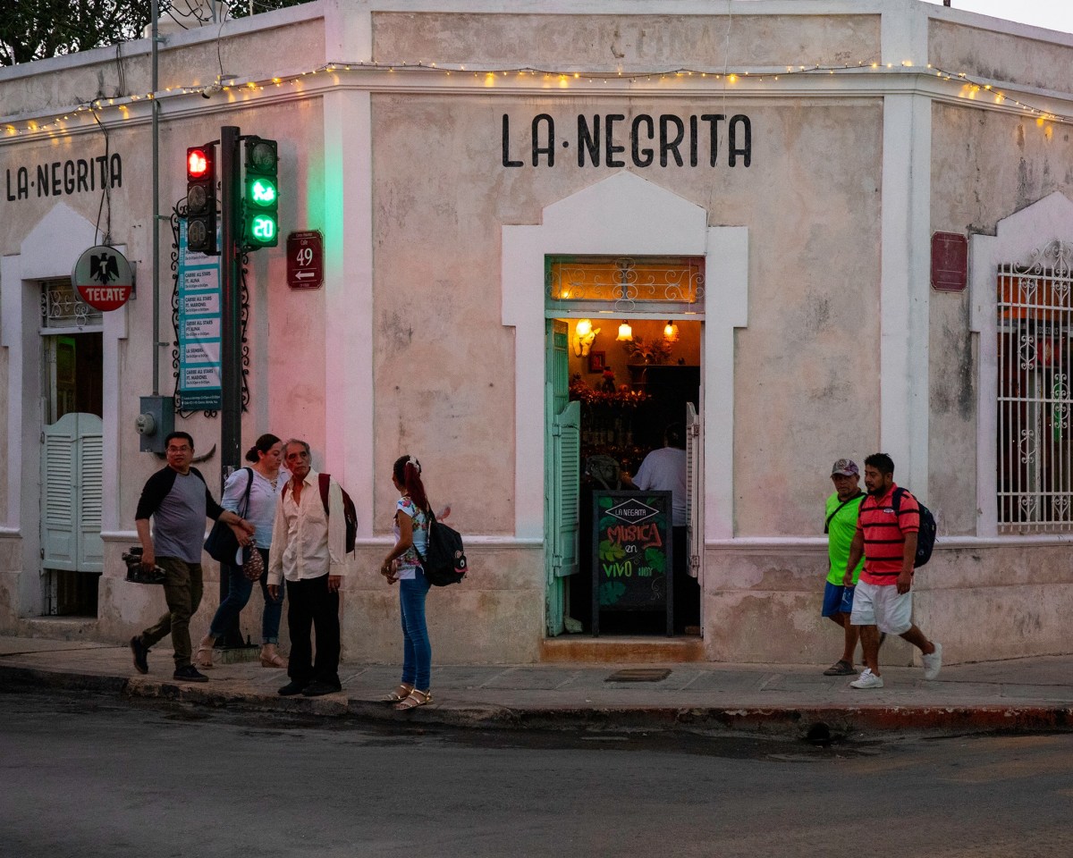 Descubre las cantinas más emblemáticas de Mérida, una tradición llena de historia, sabor y cultura en el corazón de Yucatán.