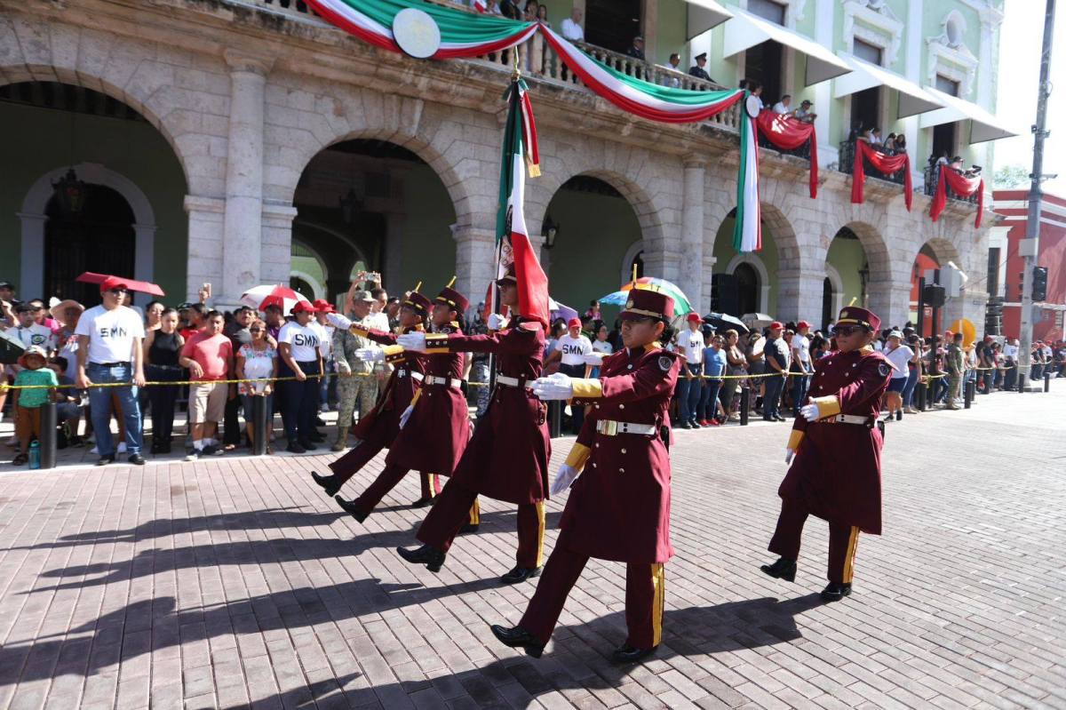 Escuelas ganadoras del Desfile Cívico Militar 2024 en Mérida, Yucatán. Premios en efectivo por destacada participación.