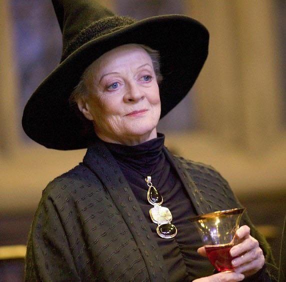 Fallece Dame Maggie Smith a los 89 años. Reconocida por sus papeles en Harry Potter y Downton Abbey, deja un legado inigualable.